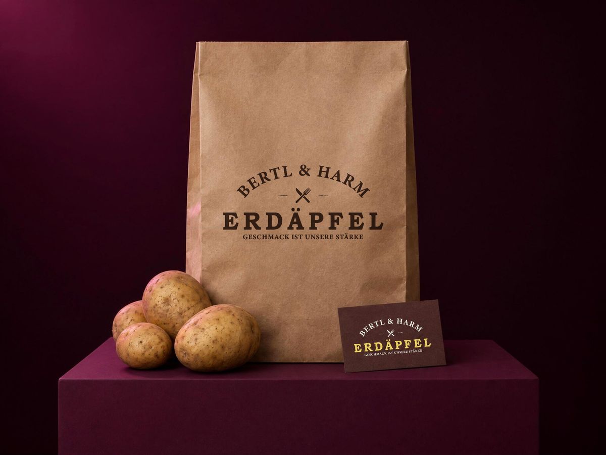 Erdäpfel-Sack und Visitenkarte mit dem Logo von Bertl & Harm